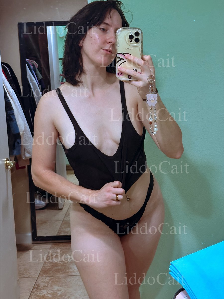LiddoCait's tweet photo. good morning party people I am sick as FUCK https://t.co/lYMOE2BeDy