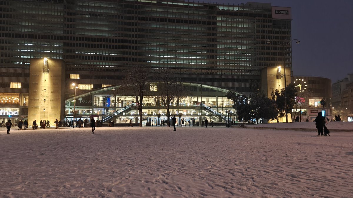 PRODEOD's tweet image. Paris sous la neige ce soir c'est un sacré spectacle ❄️😍