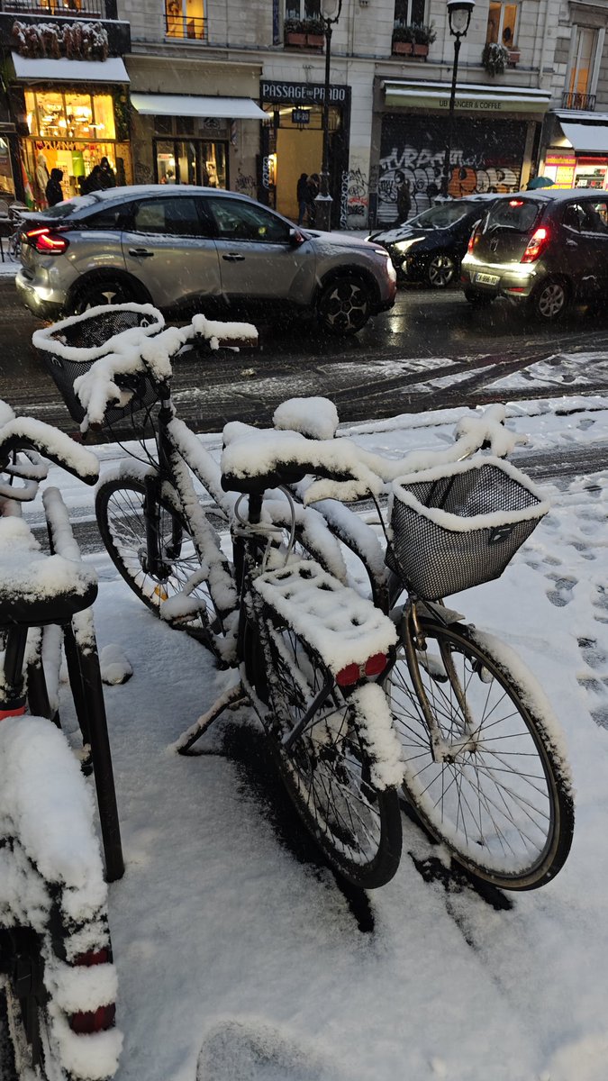 PRODEOD's tweet image. Paris sous la neige ce soir c'est un sacré spectacle ❄️😍