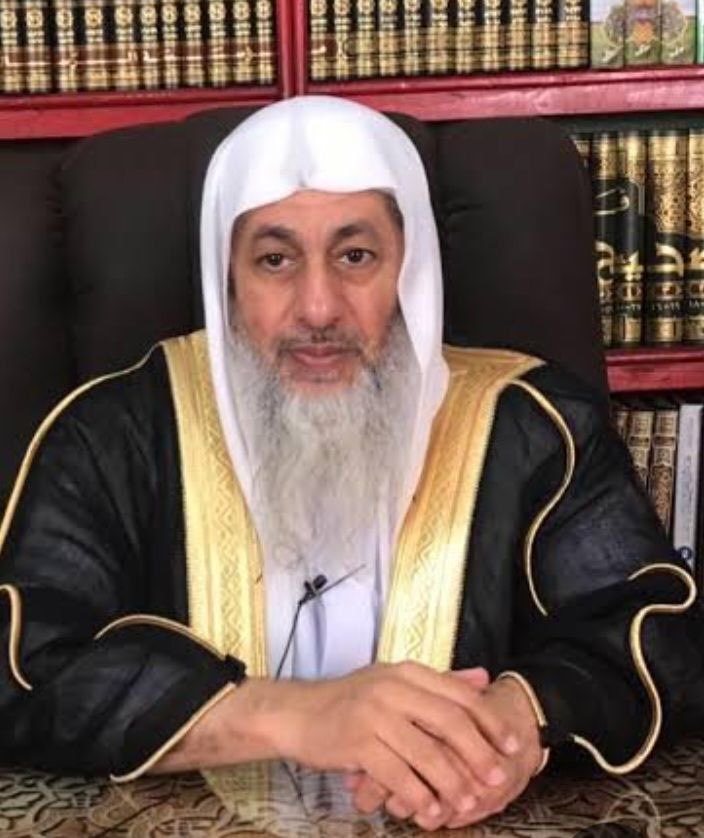 علمتُ بأن شيخنا الشيخ مصطفى العدوي أُجريت له عملية
فأسأل الله أن يشفيه شفاء لا يغادر سقما
وأن يجزيه خيرا على ما تعلمناه منه
وأن يجعل له الأجر فيما تعلمنا وعلّمنا 
ويُخلف عليه بركة في أهله وولده