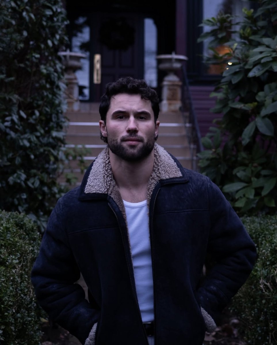 god he looks so good