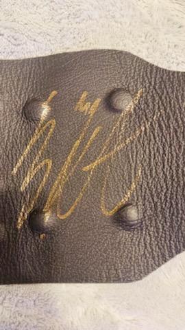 BeltsByDan's tweet image. Official IWGP v4 Replica
Releathered by Red
$6,500

Autographed in person by:
Kazuchika Okada
Tetsuya Naito
Kenny Omega
Jay White
Kota Ibushi
Shingo Takagi
Will Ospreay
Sanada
Satoshi Kojima