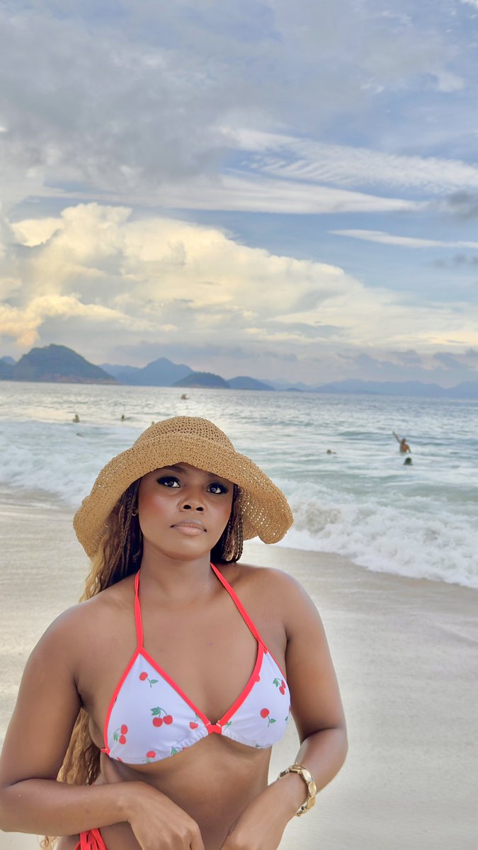 AgirlfromVenda's tweet image. Hey Siri play “starship by Nicki Minaj “ 🤍