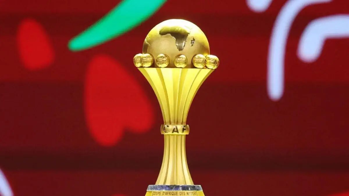 El__Rocma's tweet photo. Ils ont commencé par dire que la CAN 2025 au Maroc n’aurait pas de hype.

Ensuite, ils ont utilisé les conditions météorologiques pour critiquer.
Et aujourd’hui, ils se basent sur un fait de jeu pour dire que le Maroc aurait volé la Tanzanie.

Ce sont les mêmes profils. Ce qui montre à quel point vous êtes de mauvaise foi, c’est que bien avant ça, un carton rouge voire deux aurait dû être donné à la Tanzanie, sans oublier la faute évidente sur El Kaabi.

Plus les jours passent, plus vous sentez qu’on est capables d’aller au bout. C’est ça qui vous fait mal. 🇲🇦🔥