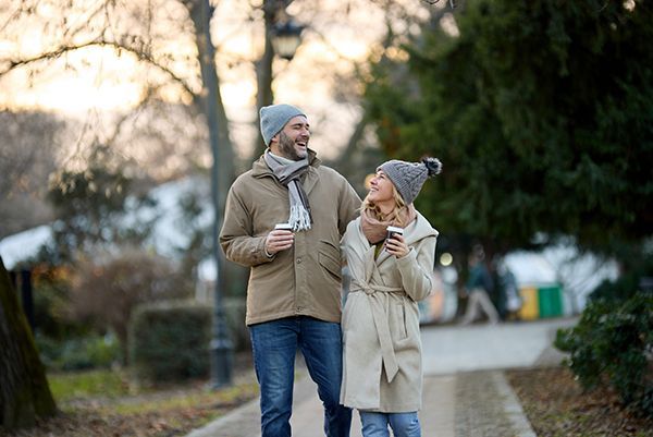 Cold weather can make #arthritis symptoms feel worse — from increased stiffness to heightened sensitivity &amp; slower circulation. As temperatures drop, joints naturally tighten &amp; synovial fluid thickens, making movement more uncomfortable. 
❄️ #frischortho frischortho.com/blog/7-tips-to…