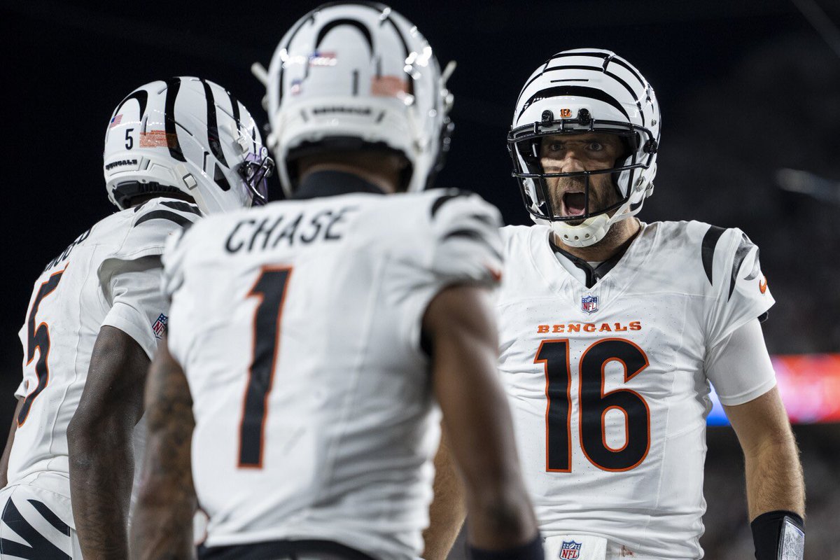 SleeperBengals's tweet photo. Per @JamesRapien, Joe Flacco left a signed jersey at Ja’Marr Chase’s locker, calling him “the greatest ever” and mentioning how grateful he was to play alongside him.

Chase told Rapien that he asked Flacco for the jersey. https://t.co/UaZ0LCTwCk
