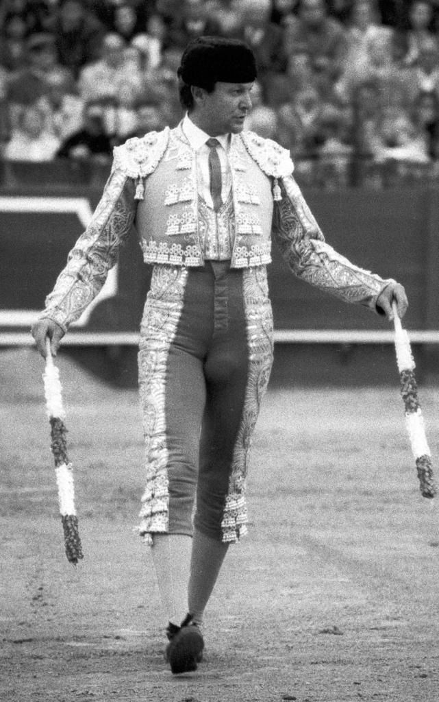 Tal día como hoy en Valencia el 5 de enero de 1954 nace 

José Manuel Calvo Bonichón 
🗡️ Manolo Montoliu 
Torero y banderillero que ha dejado su vida en la Maestranza de Sevilla un día de 1992....

Hoy hubiera cumplido 72 años 
Besos al cielo 🕊️🕊️🕊️