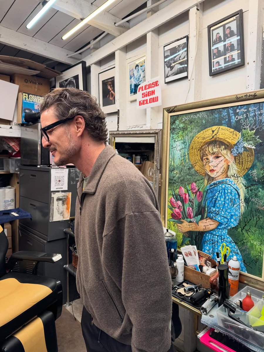 PedroPNation's tweet image. NEW: Pedro Pascal getting his haircut 💇  

via mirachai on instagram