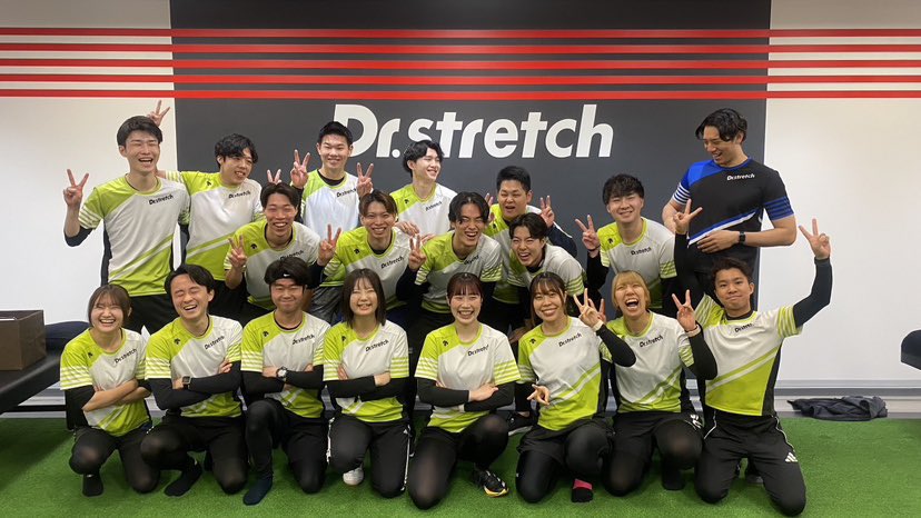 Ishibashijunsei's tweet photo. 少し遅くなりましたが新年明けましておめでとうございます。
2025年はフコク生命ビル店に配属され、11月からはイオンモール豊川店に異動し、沢山経験してきました。この1年、かなり成長できたと感じてますが、まだまだ伸び代はあるので2026年も豊川で頑張ります！ https://t.co/qYEV0anXi5