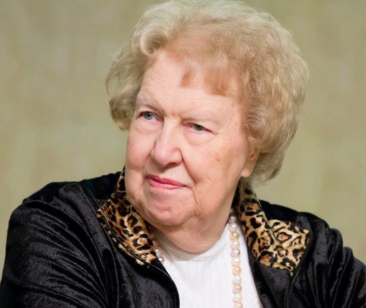 thedarshakrana's tweet image. 🚨 In 1968, this hypnotherapist accidentally broke the matrix.

She found that the reality is in the mind:

She hypnotized 45,000+ people, and they all said the same thing:

The pattern?
Beyond Logic.

What she discovered will challenge everything you know about life: 🧵