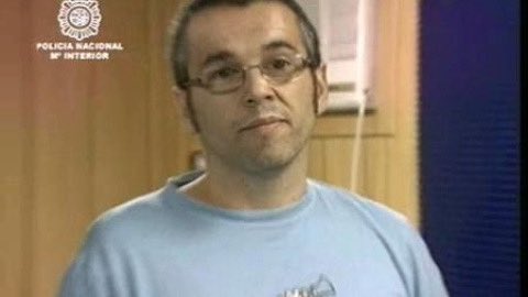 Esta basura humana, el etarra Apaolaza, condenado por asesinar a un teniente coronel, ha aparecido muerto tras despeñarse por un acantilado mientras hacía senderismo. 

Se ha ido joven, con 54 años, dejando un mundo mejor. 

Púdrete en el infierno.