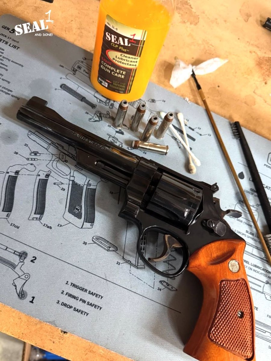SEAL1Products's tweet image. Throwback to a great moment with @kanex_tactical taking the time to properly clean and maintain this beauty using SEAL 1. Solid craftsmanship deserves the right care, and we’re proud to be part of that process.

#seal1 #clp #guncleaner #guncare #firearmmaintenance #hunterlife