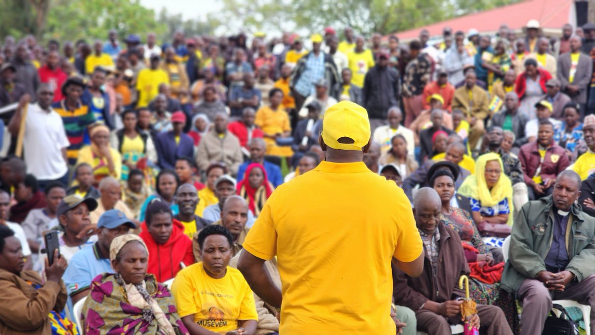 KansimeDerrick's tweet image. Chairman Dr. Al Hajji Hassan Bassajjabalaba in Kyeizoba Subcounty, rallying support for H.E. @KagutaMuseveni the President and all NRM flag bearers. 🇺🇬
Together we move forward with unity, development, and prosperity.
#NRMOYEE #SecuringTheFuture #VoteNRM #Bushenyi.
