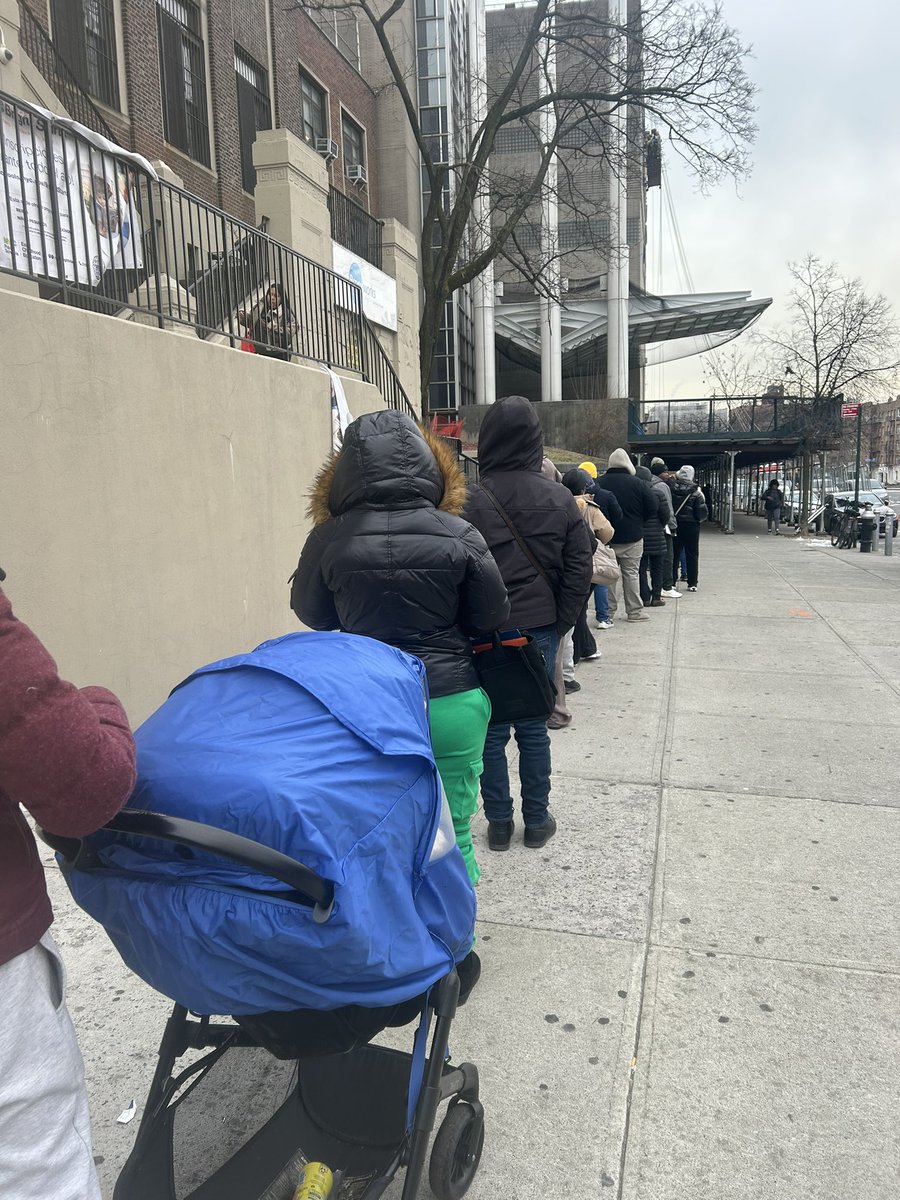 RTCNYC's tweet image. (1/2) A new year brings in new leadership —and new responsibility. NYC residents continue to face delays, unsafe conditions and barriers in housing court. With a new mayor in town, now is the time to demand accountability, transparency, and real solutions for tenants.