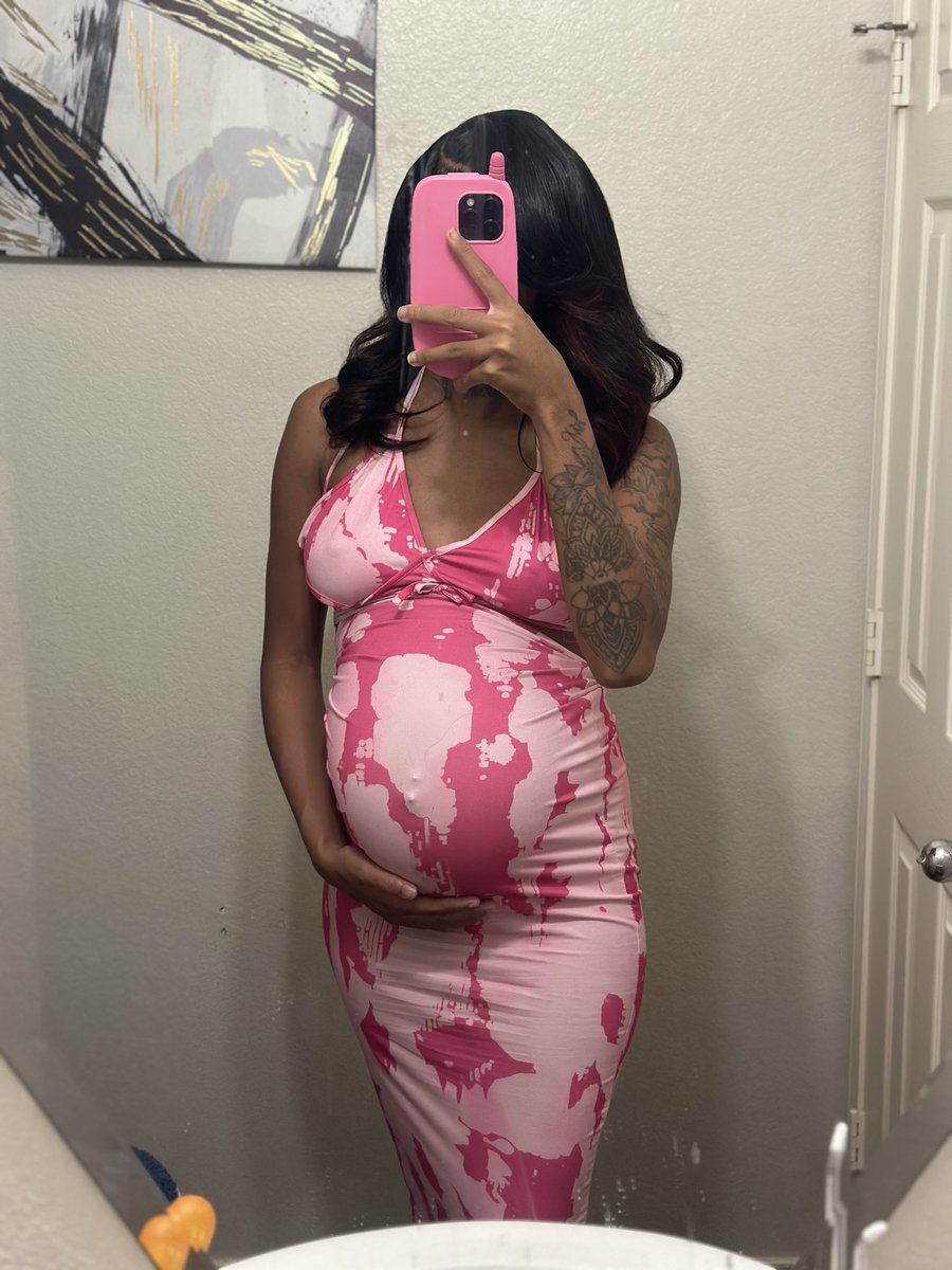 _daaapink's tweet photo. Countdown Is Real 🤰🏽🌸💘 https://t.co/NAiLSovyAv