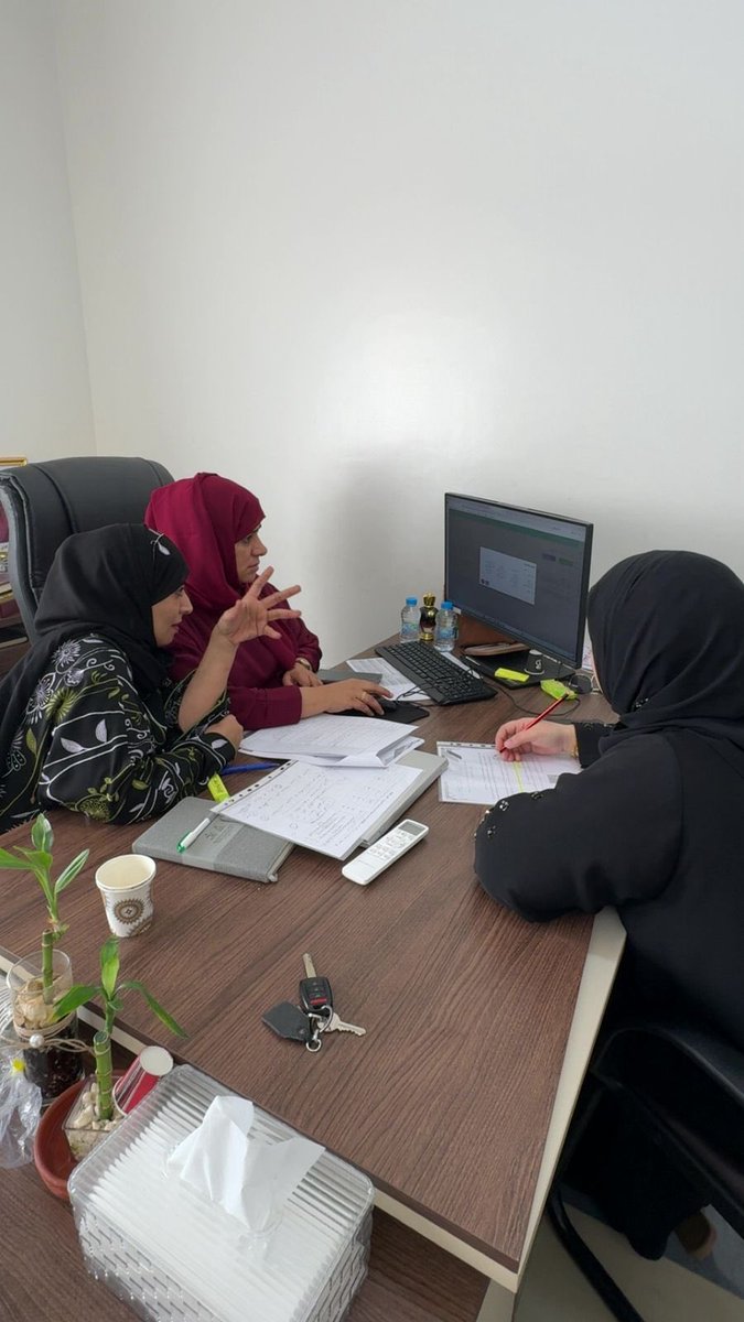 EduGovNbt2441's tweet image. #فعاليات_تعليمية_شمال_الباطنة

جانب من مناقشة و متابعة  
مديرة المدرسة
              أ. فايزة الأنصارية
 فريق التطوير الذاتي  للمدرسة حول مستجدات منظومة الاجادة للعام ٢٠٢٦ 
ومن أهمها  تقييم السمات و الإنجازات.