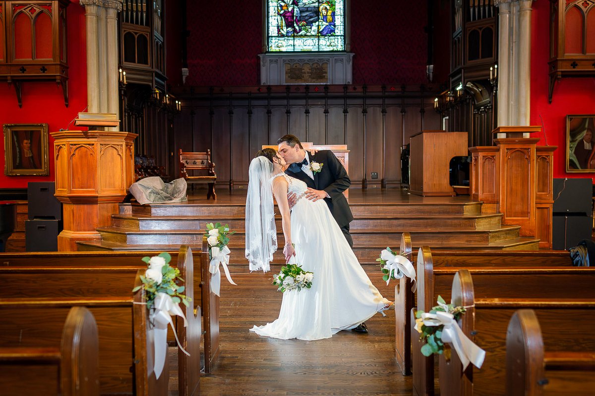 alexkaplan's tweet image. Anna &amp;amp; Jeremy’s intimate winter wedding at Kirkpatrick Chapel in New Brunswick, NJ was proof that constraints create better storytelling.

Full blog:
 alexkaplanweddings.com/kirkpatrick-ch…

#KirkpatrickChapelWedding #NJWeddingPhotographer #IntimateWedding