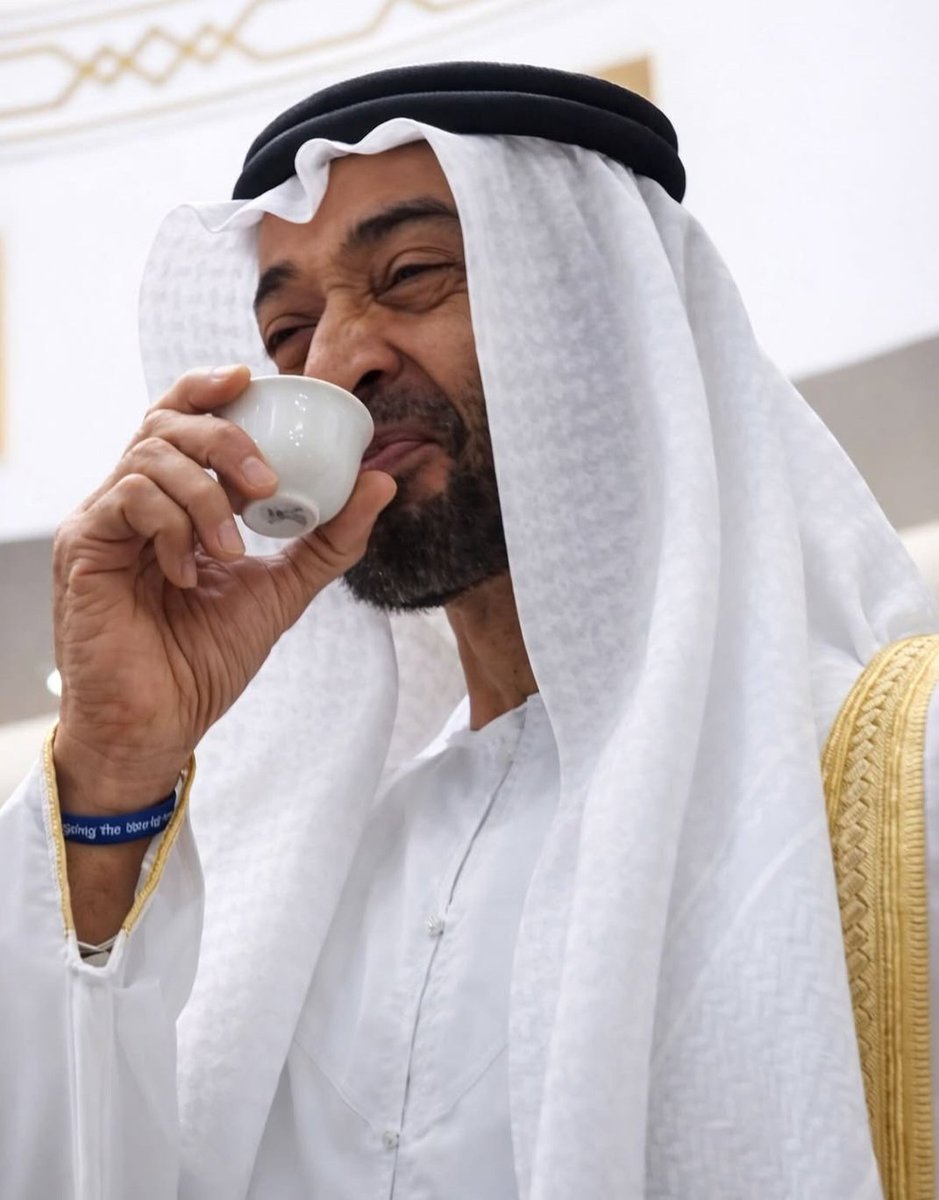 تقهوى يا سيدي واشرب لك من العز فنجال والطم خشوم عداك من قو باسك 🫡🇦🇪