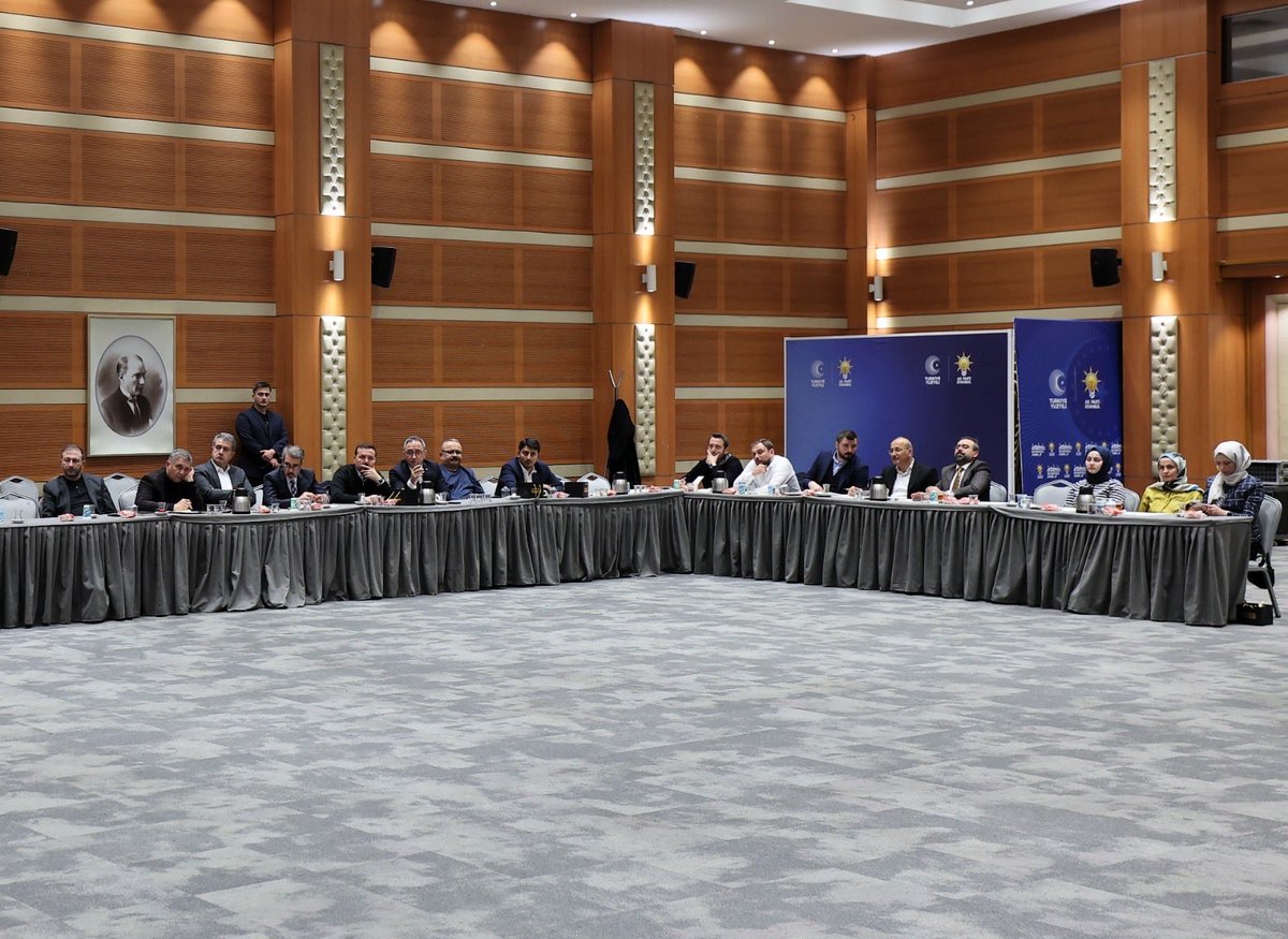 Haftalık Yönetim Kurulu Toplantımızda ülkemizin ve dünyanın siyasi gündeminin yanı sıra; 

📌 İstanbul Teşkilatları olarak, genel merkezimizin belirlediği hedefe ulaşan üye çalışmalarımızı, 
📌 Anadolu’nun dört bir yanındaki hemşerilerimizden büyük ilgi gören Memleket Günleri