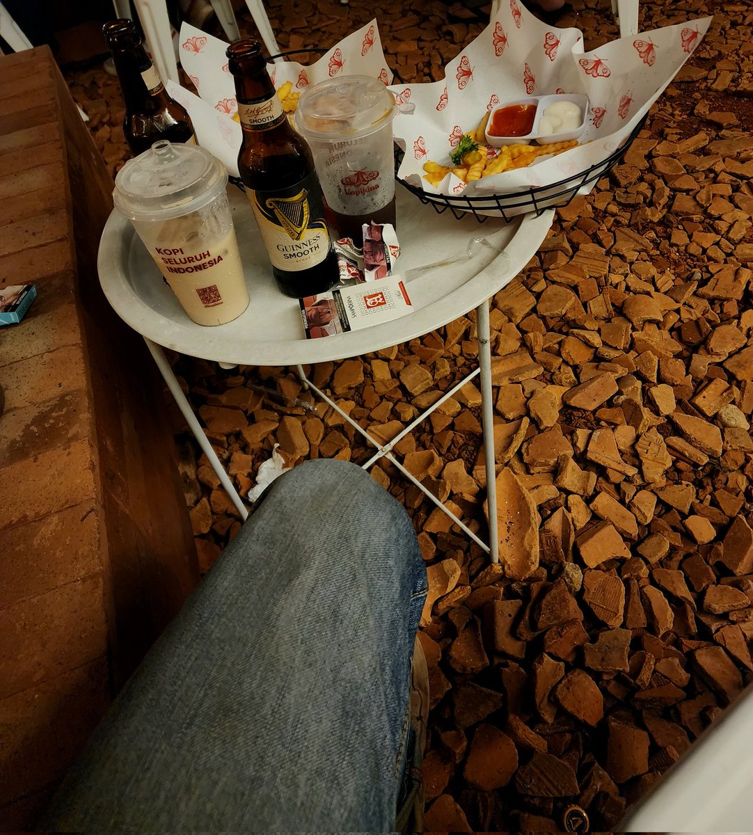 liamderivan's tweet image. Bosan untuk pura-pura tidak bosan.