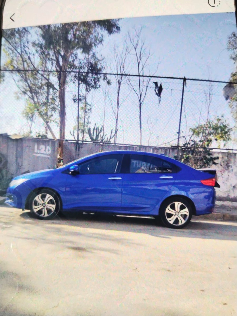 LisetGlezG's tweet photo. #ULTIMAHORA Localizan el auto Honda azul con el que atropellaron y arrastraron a Roberto Hernández, de 52 años, sobre periférico y eje 6 @Alc_Iztapalapa el pasado sábado. El auto se encuentra abandonado en Lago Saima, Cd Lago @GobNeza con un golpe en la fascia y parte trasera https://t.co/3TZ1aqerQJ