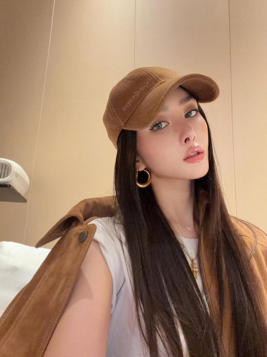 lucy55665hec's tweet photo. Enhance ordinary times with great fashion. https://t.co/K6uf0By8Or