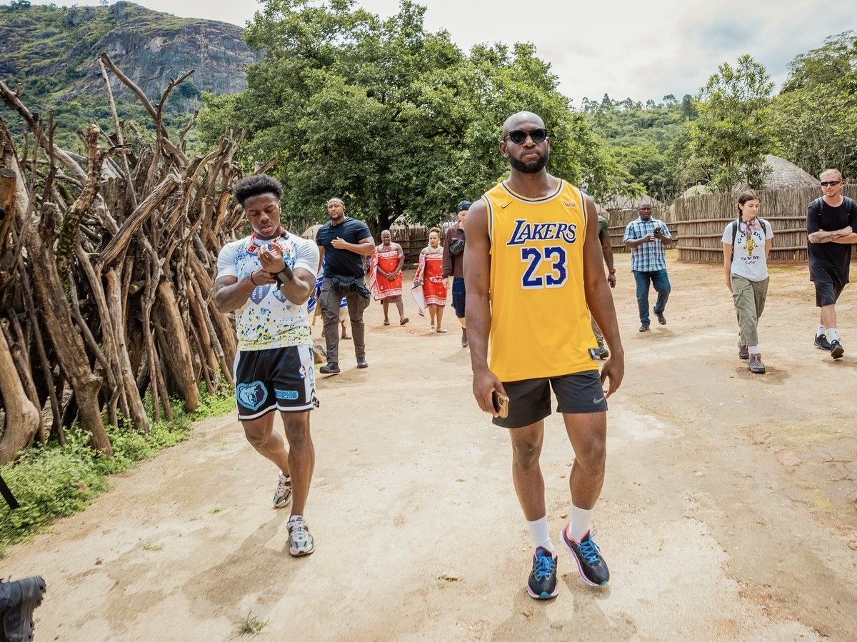 LishumiNakubili's tweet image. Word is, we did great, Eswatini 🇸🇿 @ishowspeedsui had a time.

Special thanks to HRH Prince Sazi, HRH Princess Lomabheka, Pinky Glover, Darren Row, the Eswatini Tourism Authority team, and Speed’s fans who engaged in person and virtually.