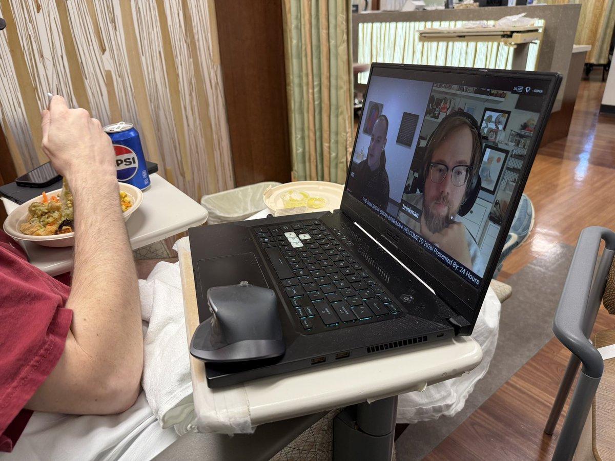 hueviews tweet media