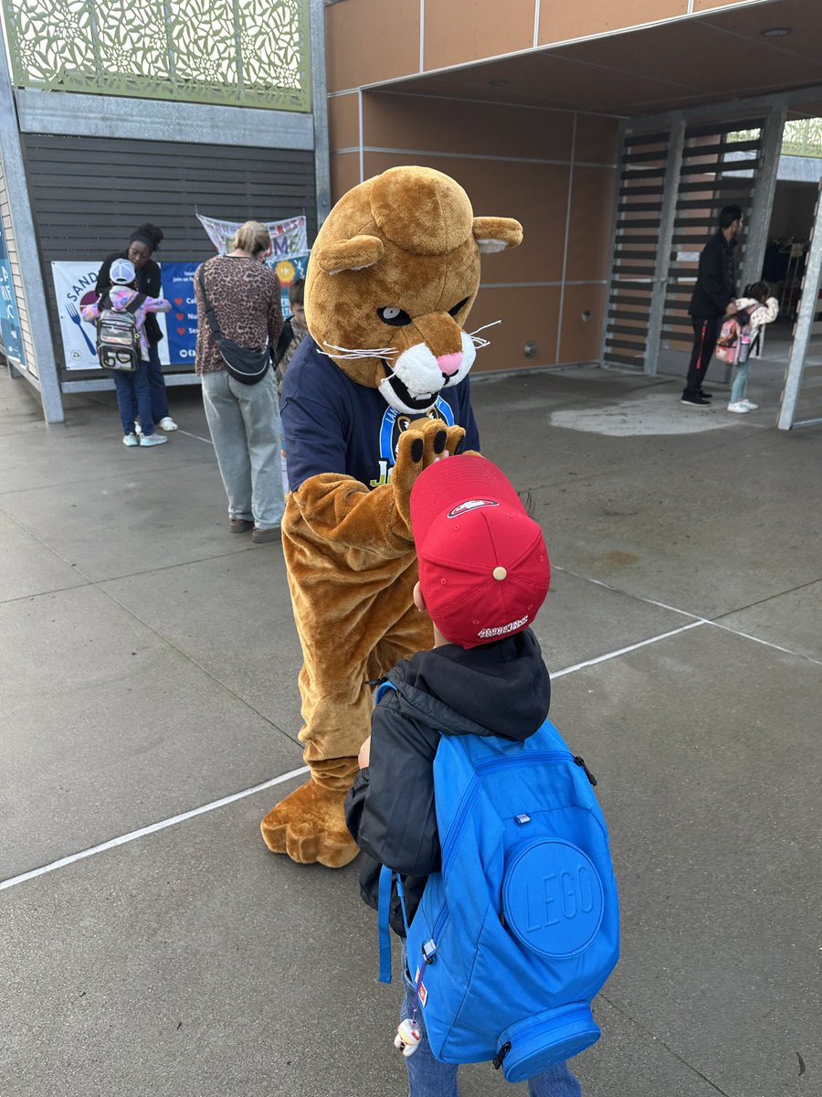 Welcome back, JMLA! 🎉 Our students returned from winter break to smiles, hugs, and a surprise visit from our mascot to kick off an exciting new semester! 🐾📚