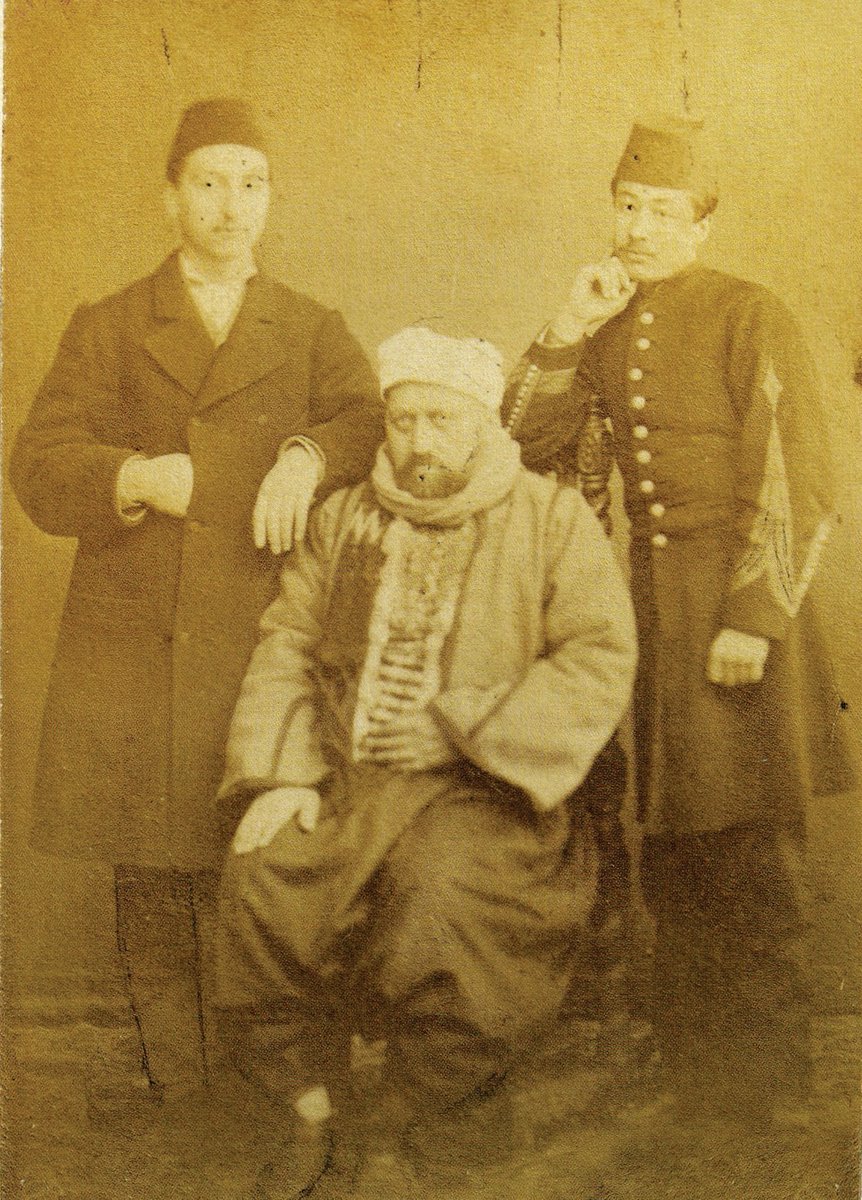 Hain,
Namussuz,
Vatansız,
Bazen içeriden olur, bazen dışarıdan.