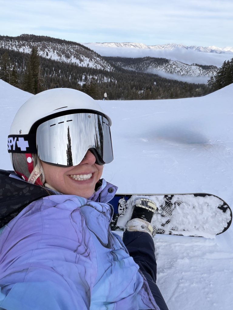 MissBehaved95's tweet photo. Smiling because it’s my birthday week and you’re working hard for my money while I’m enjoy my myself on the slopes https://t.co/wN3M1tV7ov