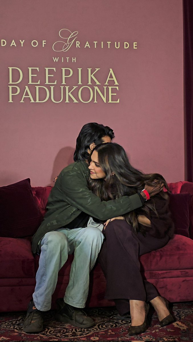 amrejin's tweet photo. Grace, confidence, and pure stardom ✨— sharing a frame with the queen herself 👑✨

Happy Birthday @deepikapadukone ❤️

#DeepikaPadukone #Iconic #Elegance #HappyBirthdayDeepikapadukone https://t.co/lmjGsqG1g5