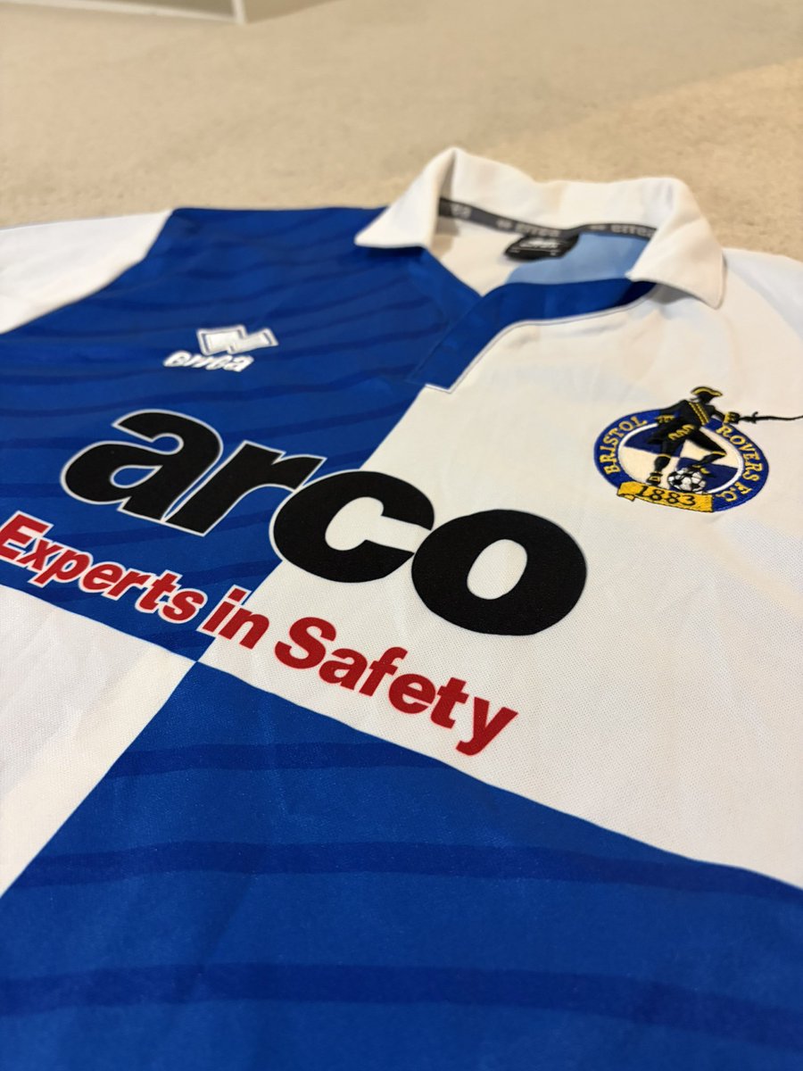 Any Bristol Rovers fans on here hit me up. Just had a big delivery of shirts!

#bristolrovers #rovers #footballshirts