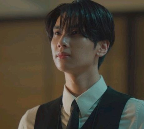 obsdami's tweet image. if you see me being handcuffed by an inspector named kamin, do not save me, im exactly where i want to be