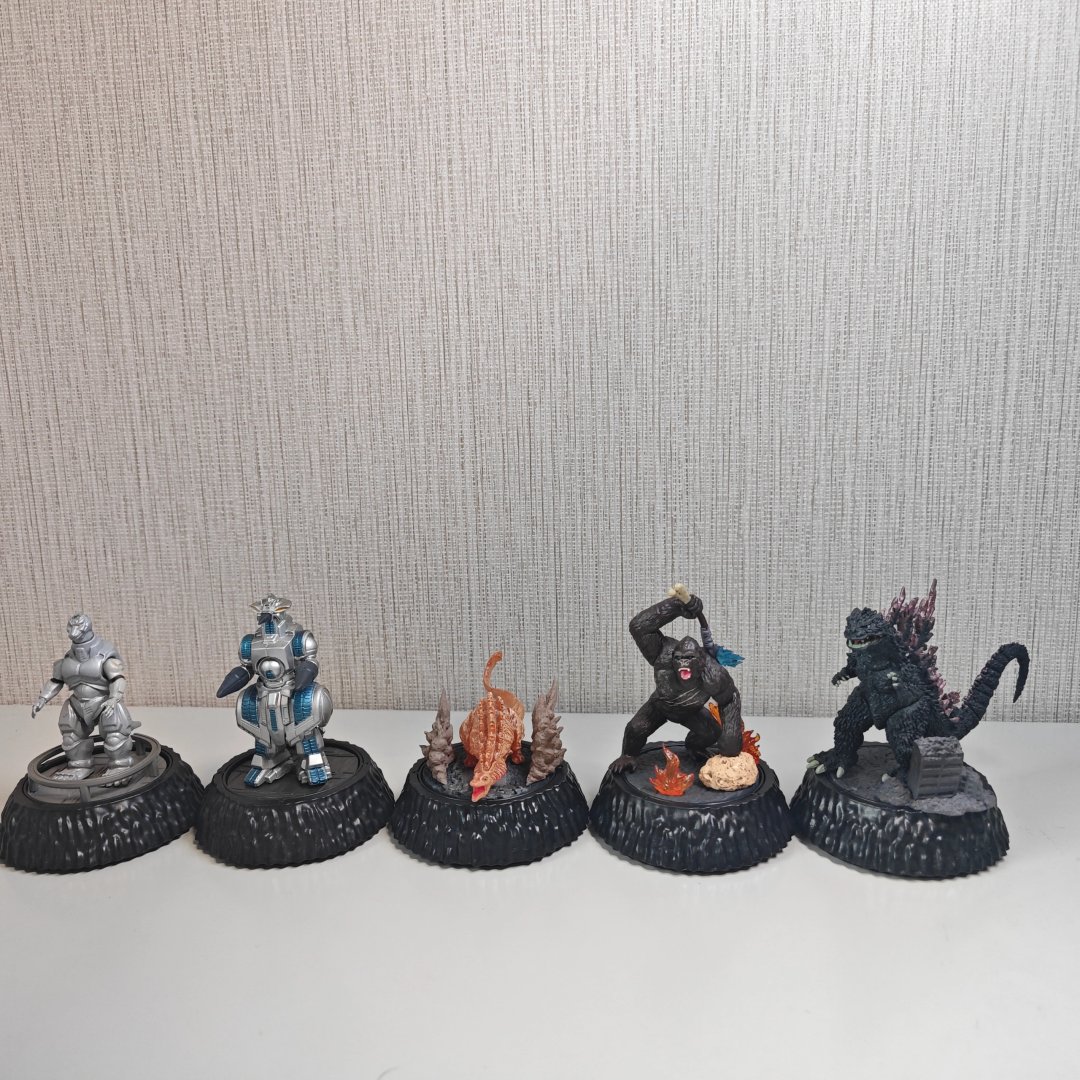 ゴジラのガチャガチャシリーズで、しかもそれぞれに小さなシーンが作られているんですよね#モデル#ゴジラ