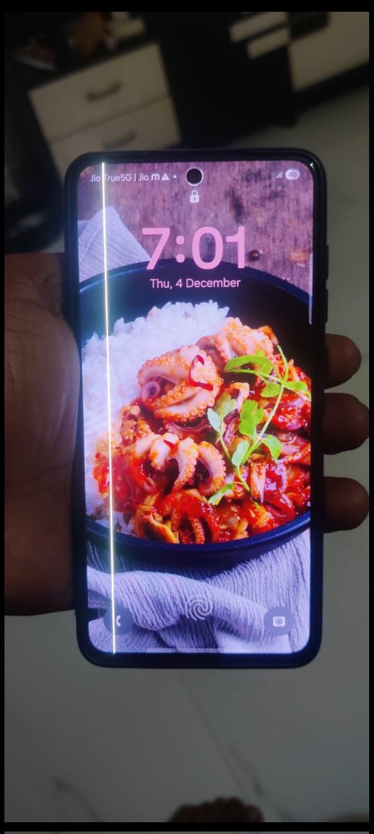 Divyesh130394's tweet photo. @SamsungIndia 1 month completed till date no parts available. my phone is submitted from last 1 month at samsung authorized service center vapi...samsung s21 fe white line issue. job sheet number - 4426592777 https://t.co/OjIOJKqkJ9