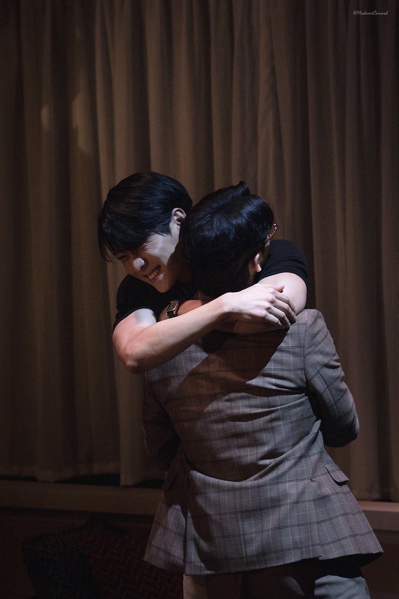 연극 보이즈 인 더 밴드 커튼콜
251019 낮 

래리 役 김아론
행크 役 허영손

내가 노력할게.