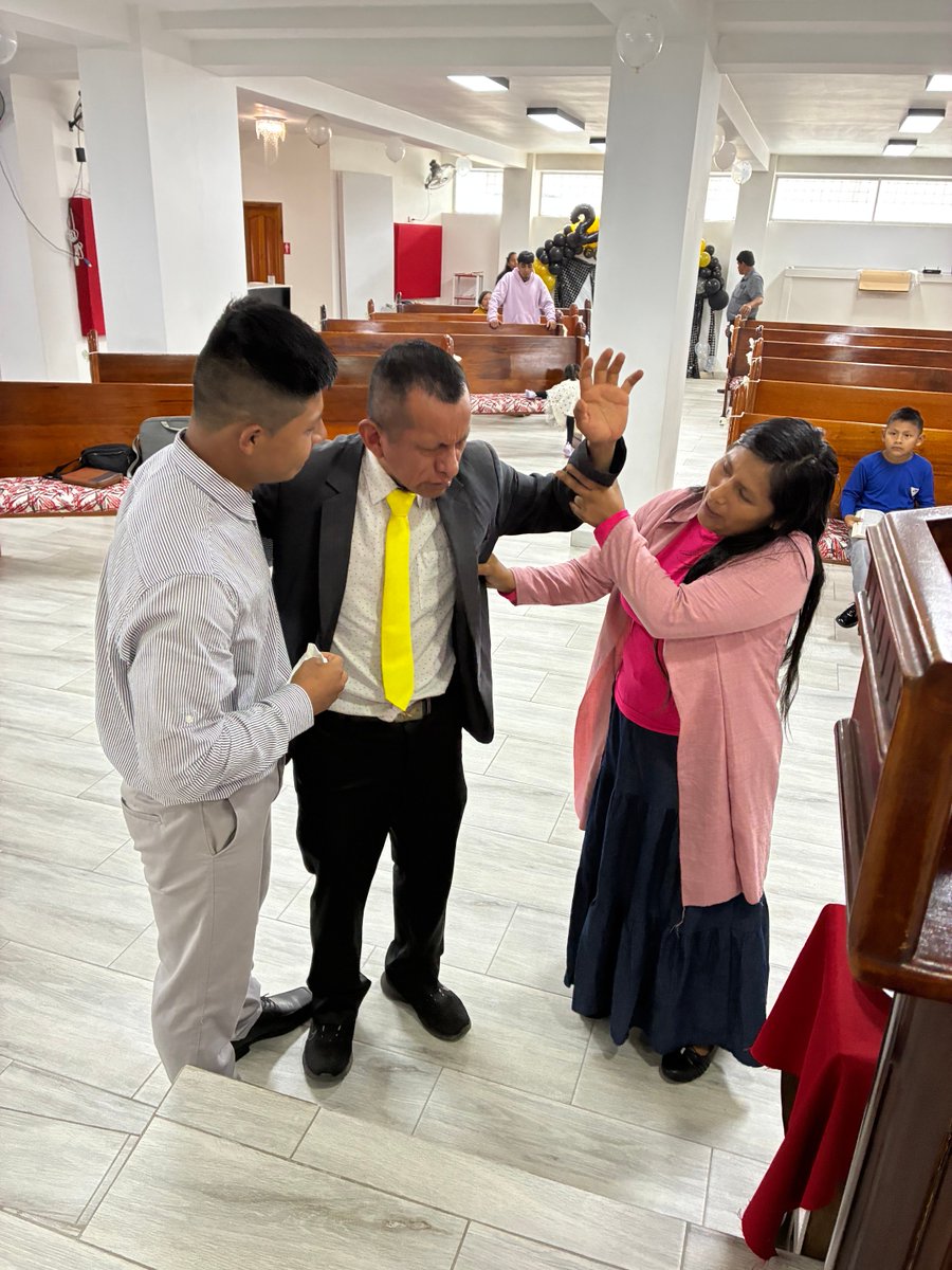 EcMissions's tweet image. Families praying the New Year in together at Puyo church! So beautiful! Glory to God for all He’s done!’