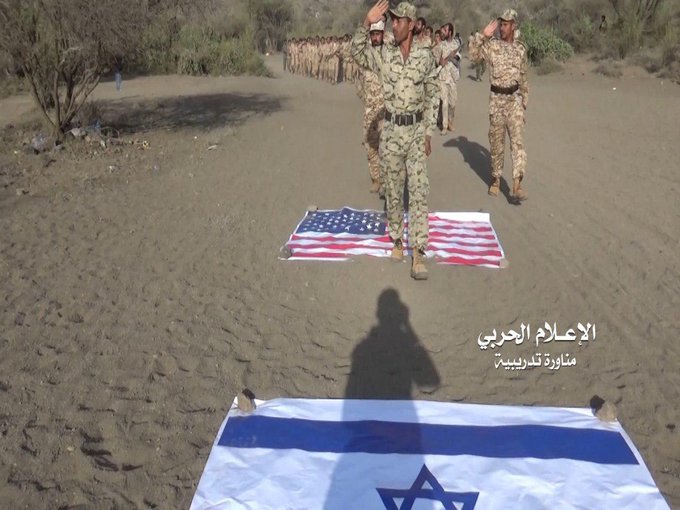 اليمني يمشي مرفوع الرأس يحمل في قلبه إيماناً يهزم الجيوش وصبراً يذلّ الطغاة.
#قانون_الغابه