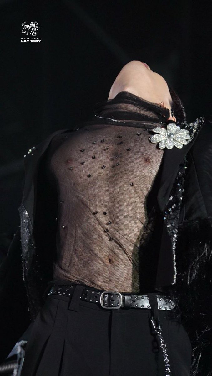 itisgreen7's tweet photo. Honestly, a thin, mesh top is way hotter and sexier than being fully shirtless. The right pic >>> the left one. https://t.co/QV3ZvlnBLm