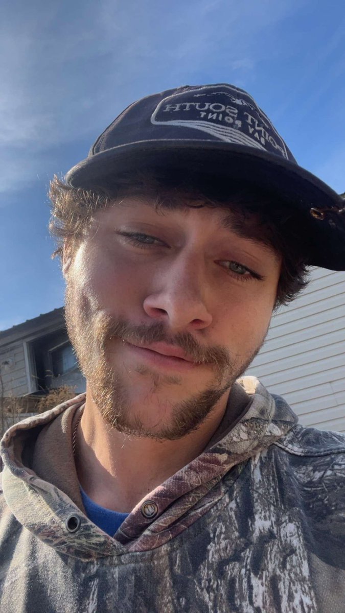 Greedy and toxic as fuck today. 

Let me gaslight you into falling in love with a straight man who will only manipulate you for your cash.