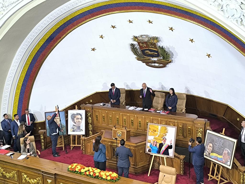 #EnFoto || Juramentación de la Ciudadana Abogada María Alejandra Hernández, Secretaria y del Ciudadano Licenciado José Omar Molina, Subsecretario de la AN.