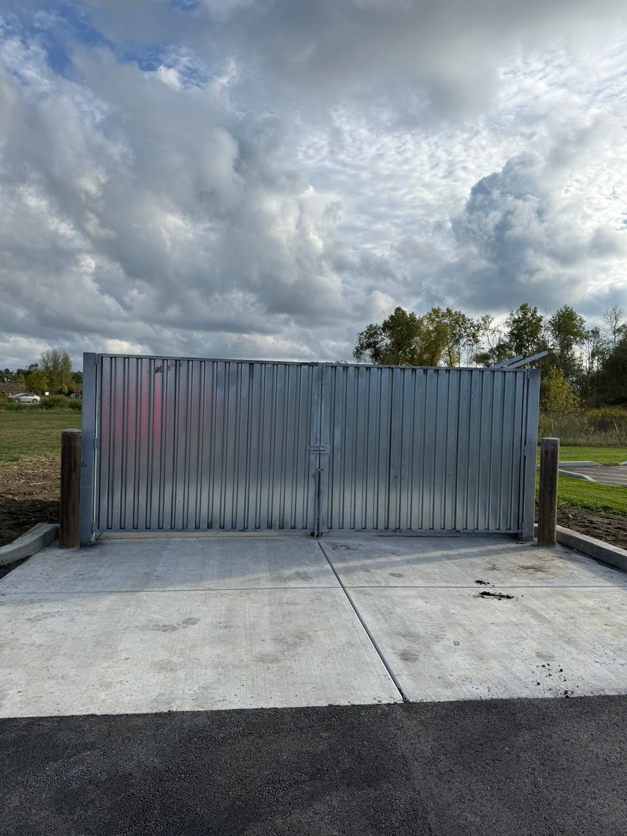MMCertifiedWeld's tweet image. Designed, fabricated, and installed by M&amp;amp;M Certified Welding—custom dumpster gates for a new Starbucks build ☕️🏗️
.
.
.
#MMCertifiedWelding #CustomFabrication #StarbucksBuild #WeldingWork