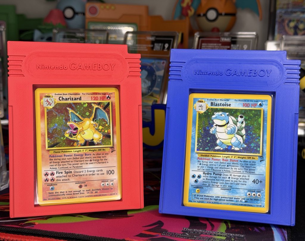 PokeTeeJay's tweet image. ✨ FREE 3D PRINTS ✨ 

Giving away one free 3D printed GameBoy styled top loader display stands! The winner will choose one version to receive. To enter:

• Follow @PokeTeeJay 
• Like &amp;amp; RT ♻️ 
• Tag a friend

Ends 1/12 🕰️ 
Good luck! 
#Pokemon 
*Please note, cards not…
