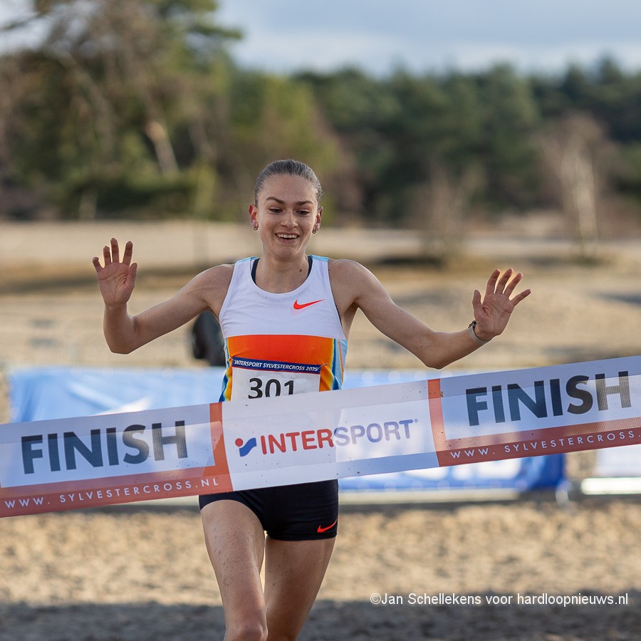 Jana Van Lent snelde in Nice naar een Europees record 10 km, weliswaar een toptijd met een kanttekening. Maar daar maalt Van Lent helemaal niet om: “Ik heb het toch maar gedaan.
hardloopnieuws.nl/jana-van-lent-… #hardloopnieuws