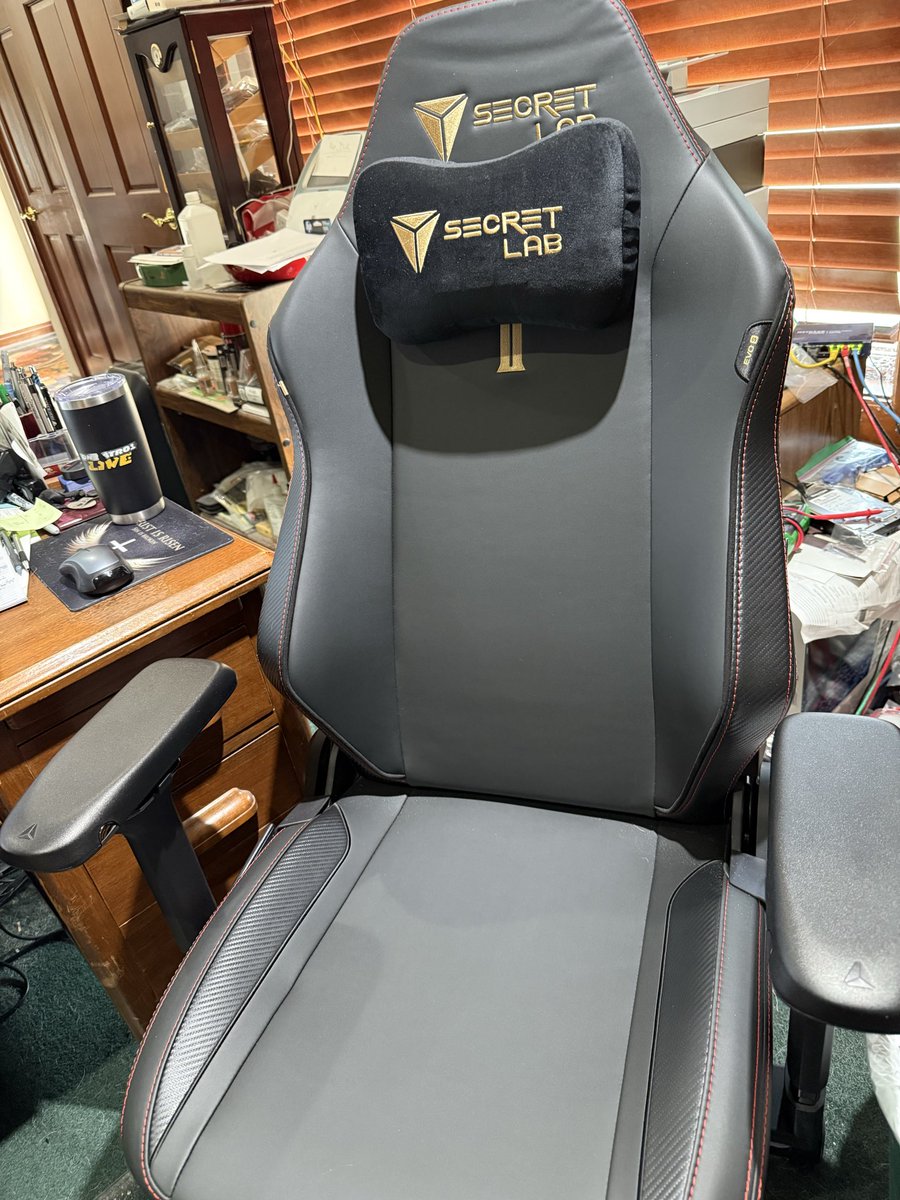 drmda's tweet image. Look what I got for Christmas! #Secretlab