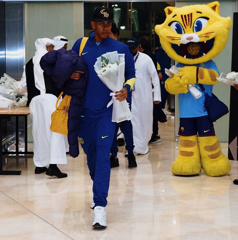 fcbharrison's tweet image. 🚨 BREAKING: Lamine Yamal has just landed in Saudi Arabia, Cristiano Ronaldo is no longer the best player in the Middle East!