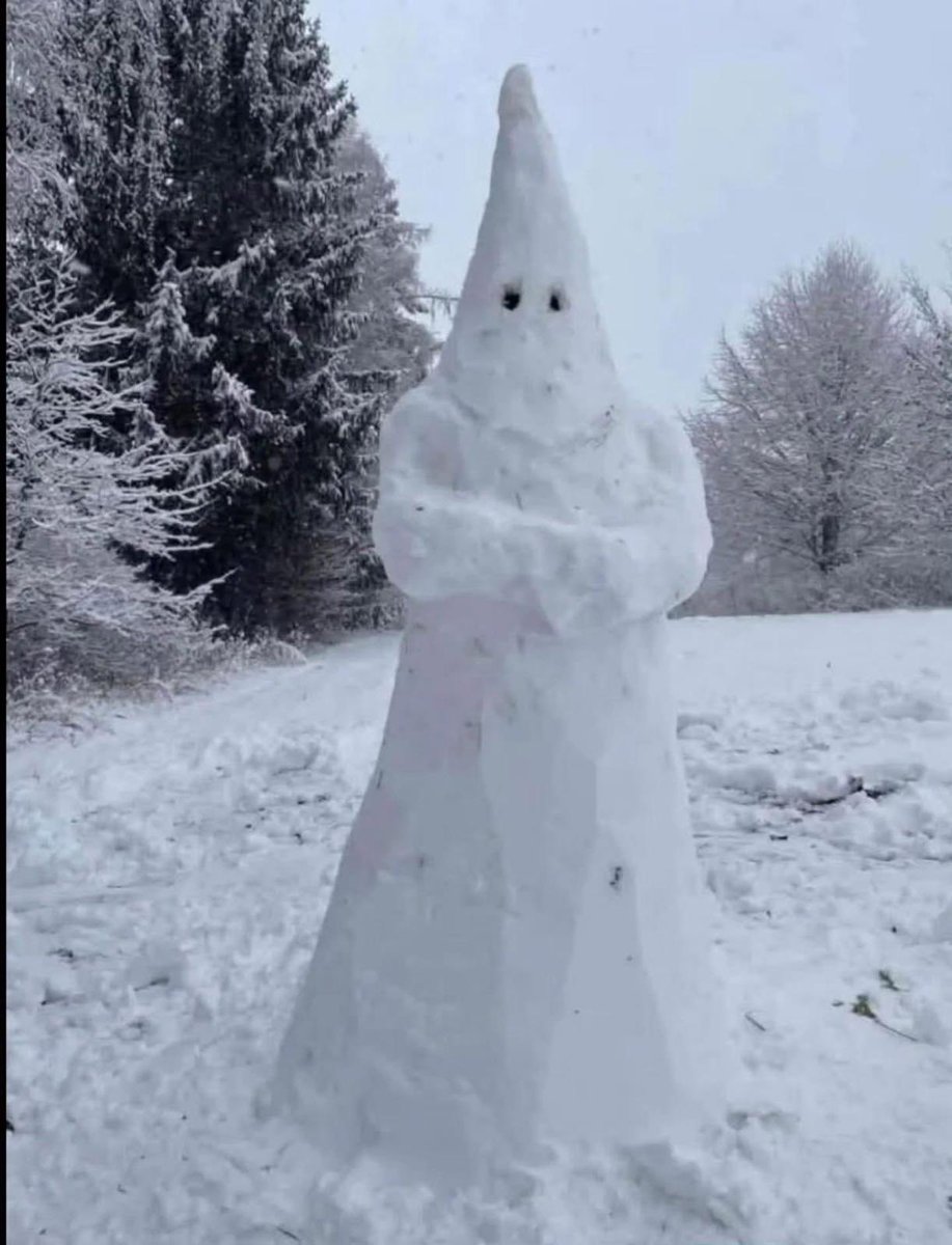 He kijk eens, #pvv #wilders aanhang sneeuwpoppen. #sneeuw #codeoranje