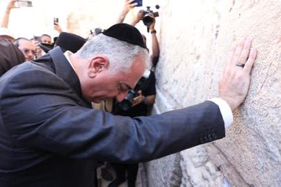 به این مرد اعتماد داشته باشید.