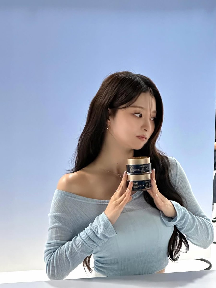 #닥터지_이나경_혹한기_속광탄력_정답
아니 나경이가 평소에도 이뻤지만 요즘 미모에서 후광이 나던데 이게 닥터지효과였군요👍👍👍  나경이가 광고해서 믿고 쓸 수 있 있는 닥터지쓰고 나경이보러 콘서트가야겠어요!!! 앞으로도 나경이와 함께하는 닥터지 기대할게요😍😍